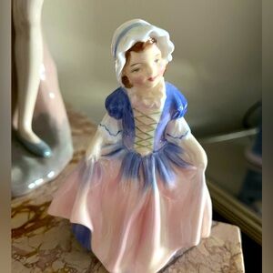 Royal Doulton Figurine Dinky Do HN1678 Vintage Girl - English Porcelain - Rare